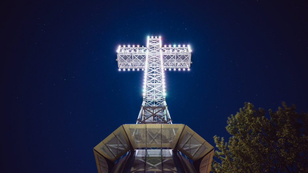 Mount Royal Cross Wallpaper