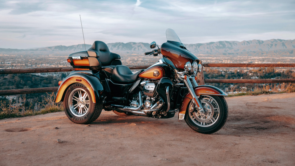 Harley-Davidson FLHTCUTG Tri Glide Ultra Wallpaper