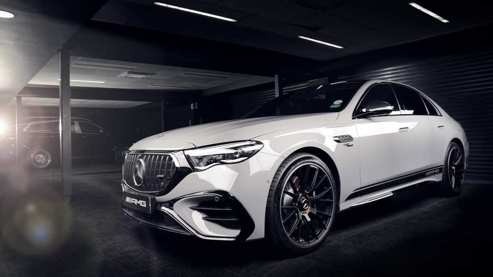 Mercedes-AMG E 53 HYBRID 4MATIC+ Wallpaper